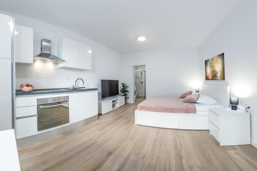 Apartment Klara Free Parking, Center Pula Exterior foto
